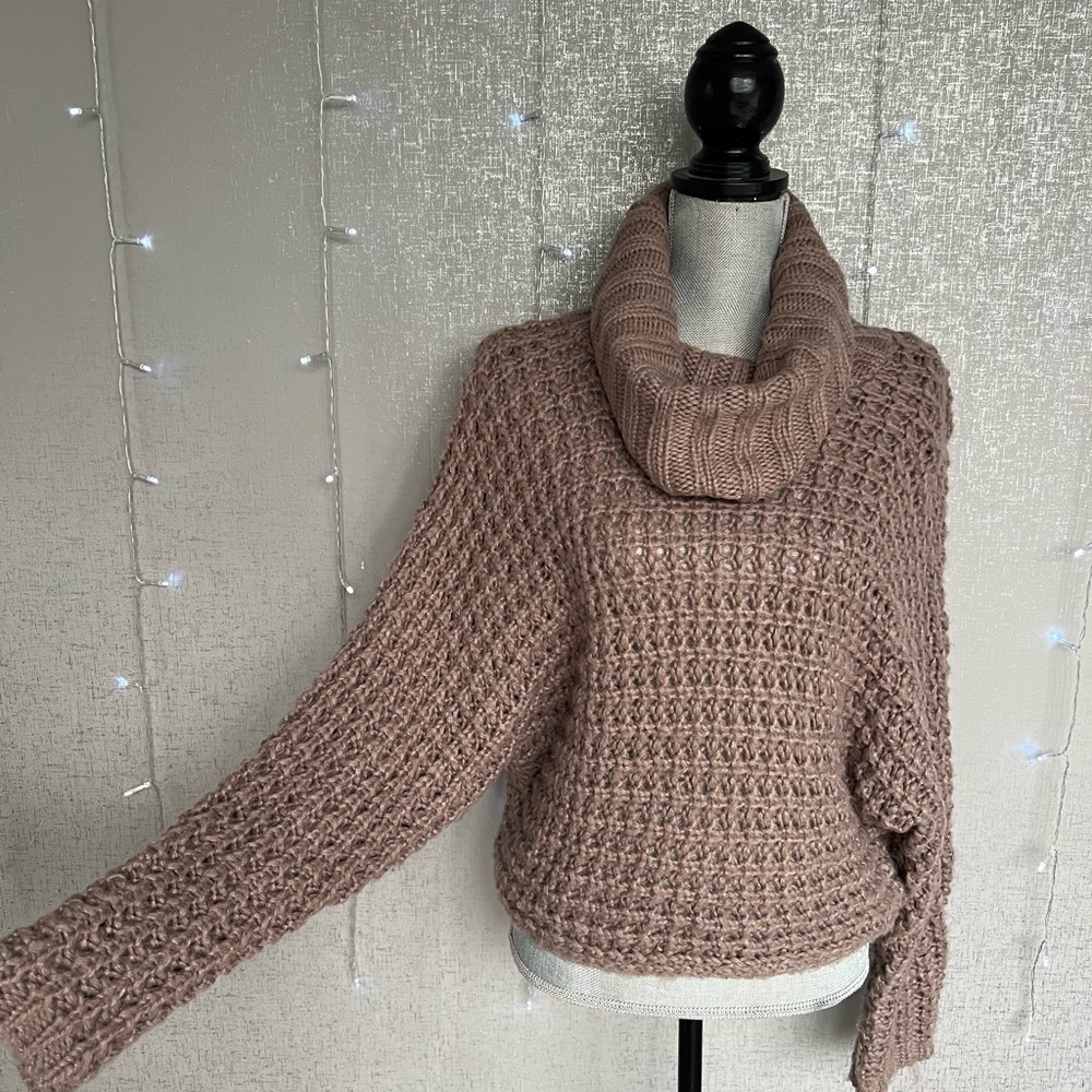 Express Sweater - Picture 4 of 5